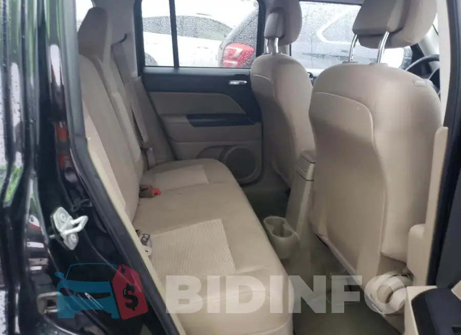 1C4NJRFB5GD618577 Photo# 11