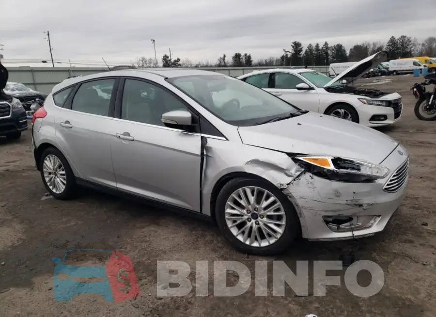 1FADP3N2XJL294716 Photo# 4
