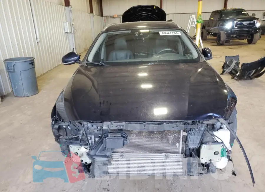 YV140MEK7G1303973 Photo# 5