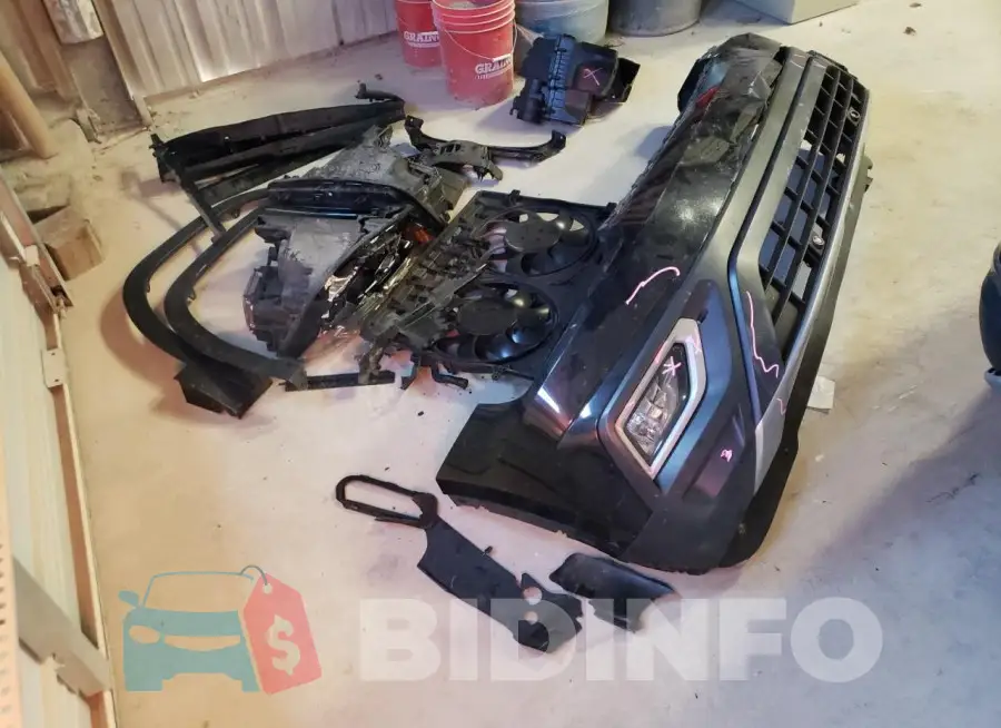 1V2MR2CA0JC519846 Photo# 13