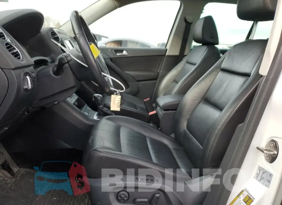 WVGUV7AX2HW507428 Photo# 7