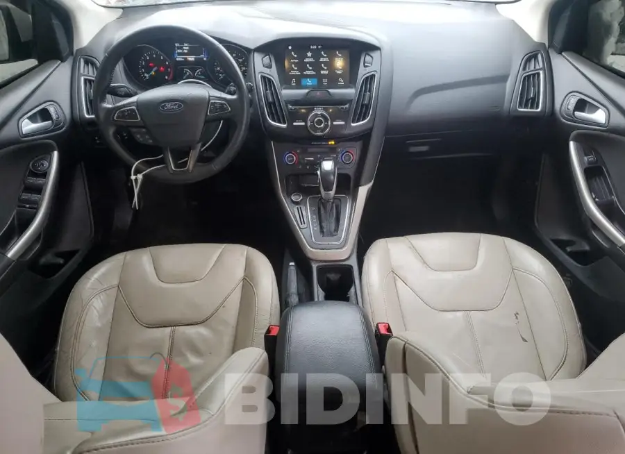 1FADP3N22GL332660 Photo# 8