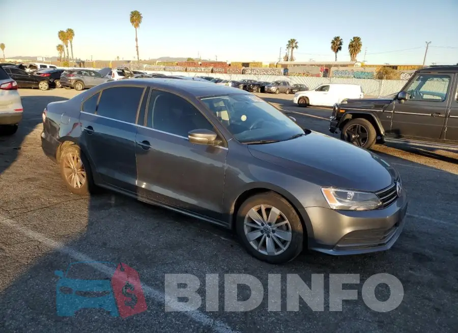 3VWD67AJ5GM397340 Photo# 4