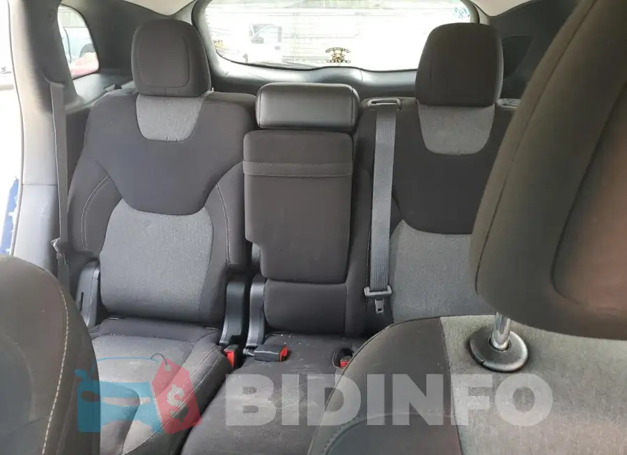 1C4PJLCB3JD615419 Photo# 10