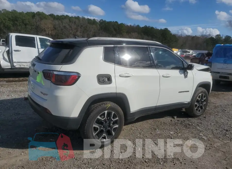3C4NJDDB2LT171698 Photo# 3
