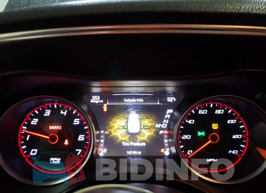 2C3CDXBG3FH726867 Photo# 9