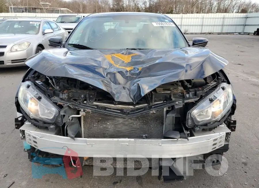 19XFC2F75HE208119 Photo# 5