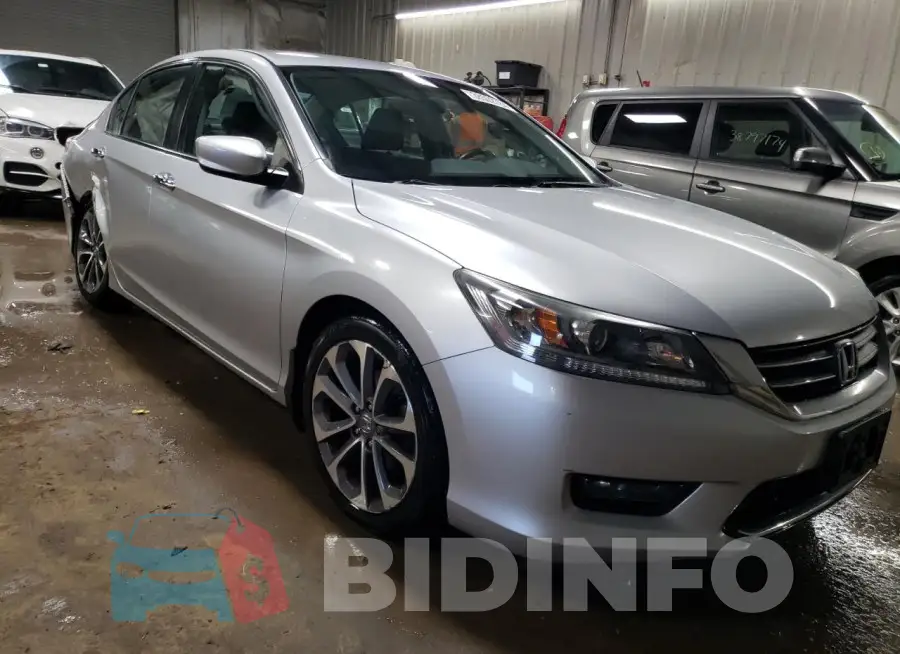 1HGCR2F58FA151092 Photo# 4