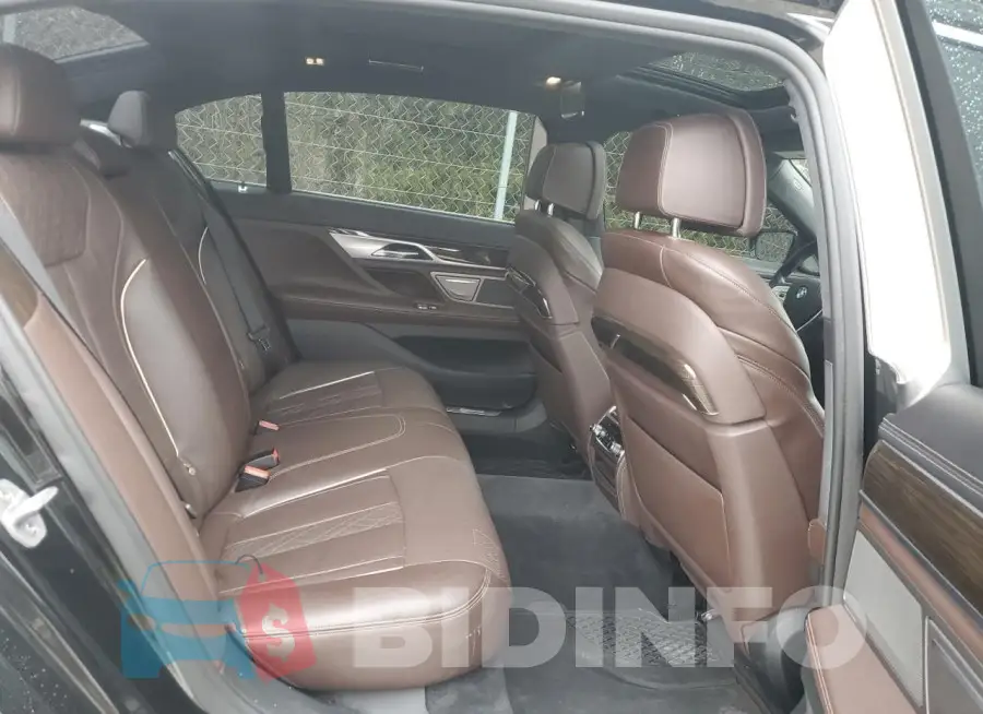 WBA7F2C56GG418092 Photo# 10