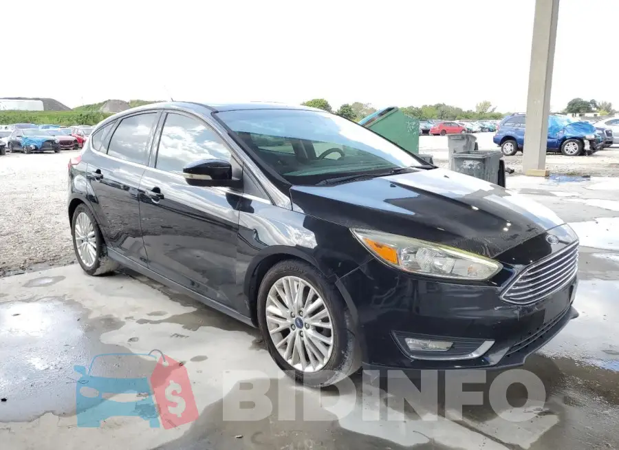 1FADP3N26JL325878 Photo# 4