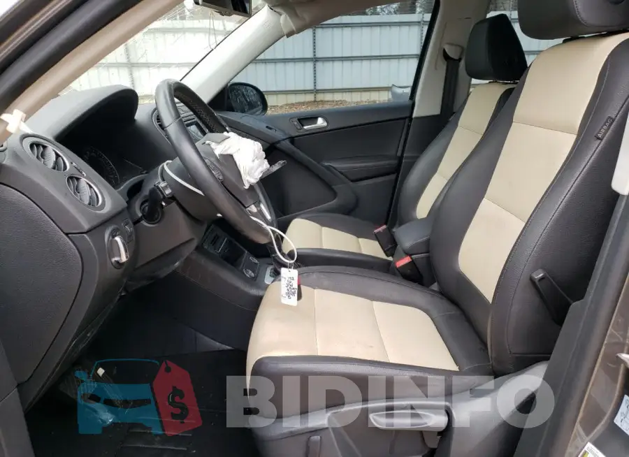 WVGAV7AX2GW610043 Photo# 7