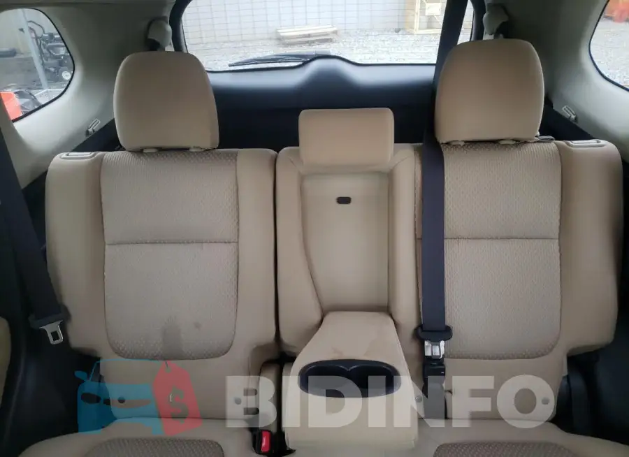 JA4AD3A32JZ068018 Photo# 10