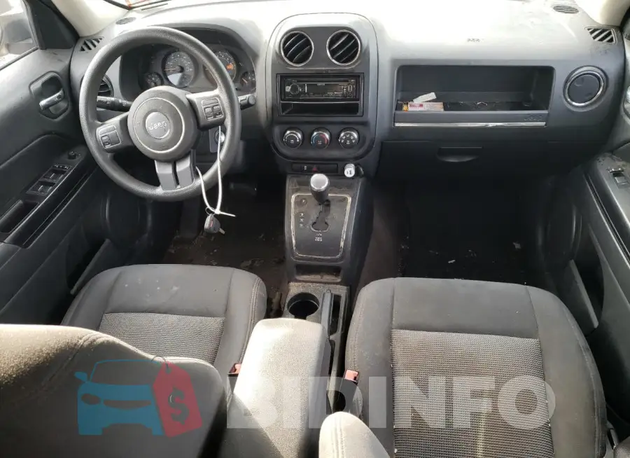 1C4NJPBB9FD318016 Photo# 8