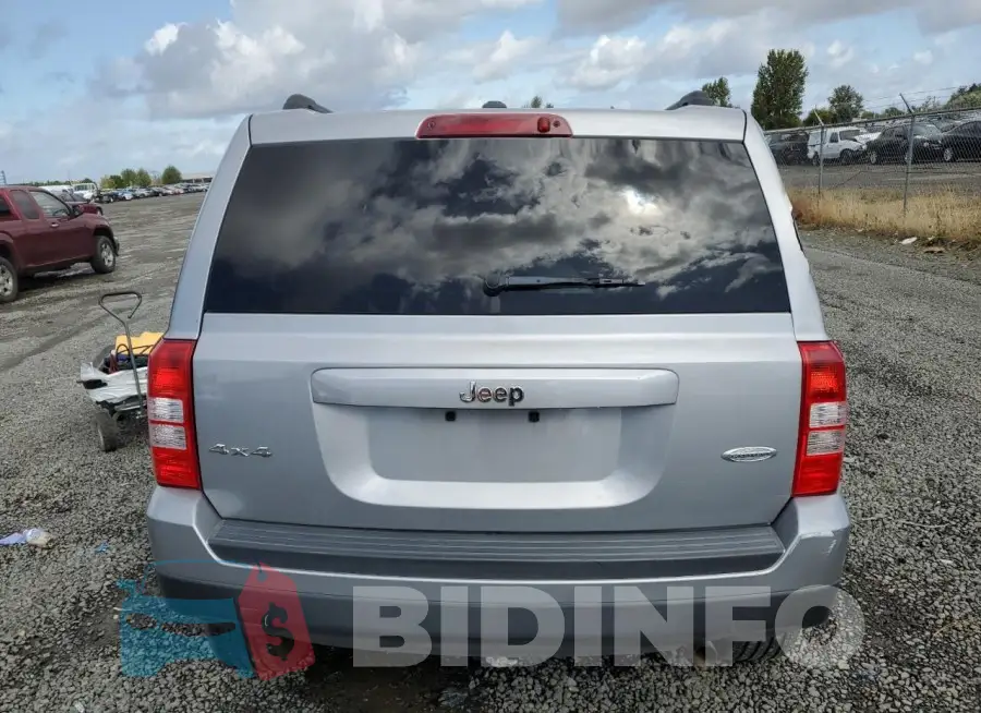 1C4NJRFB6HD175017 Photo# 6