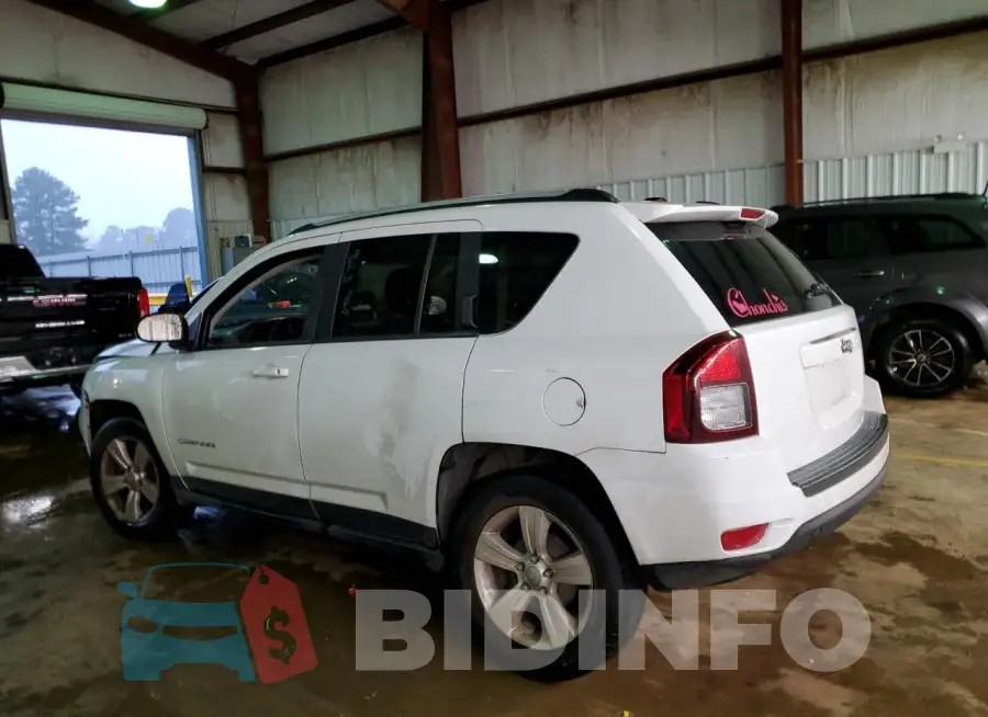 1C4NJCBAXGD568155 Photo# 2