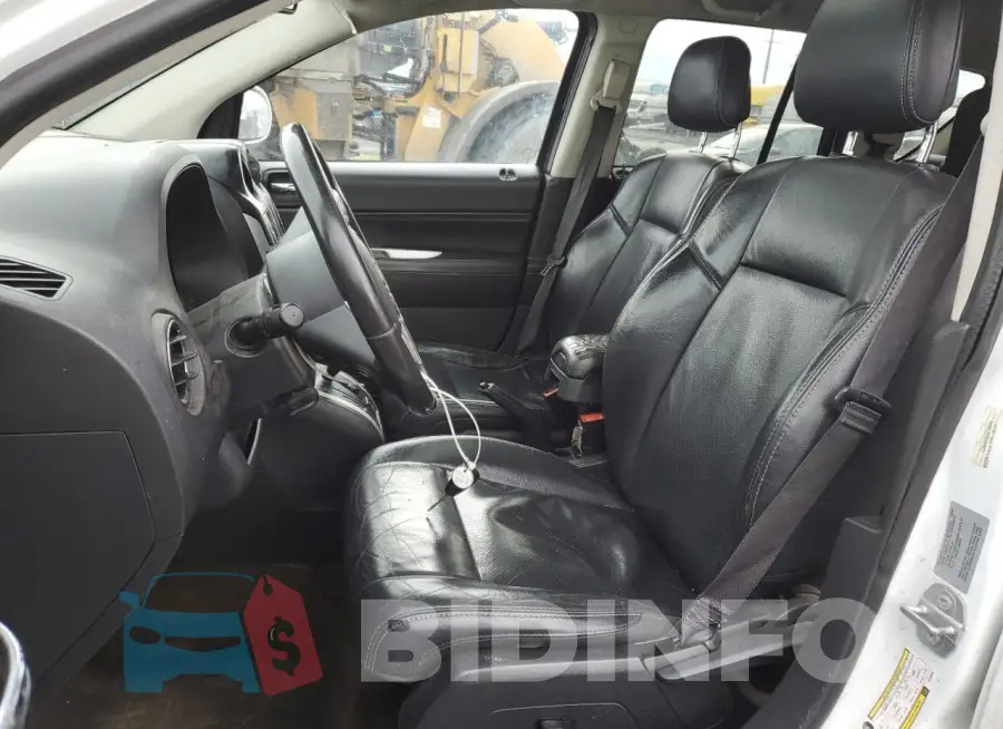 1C4NJDEB6HD109944 Photo# 7