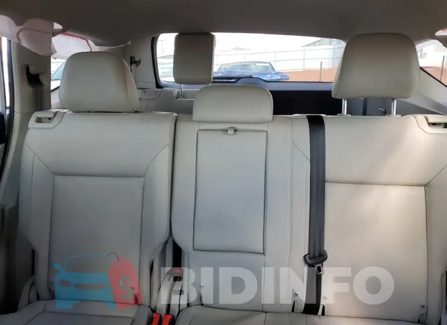 1V2LP2CA3MC512377 Photo# 10