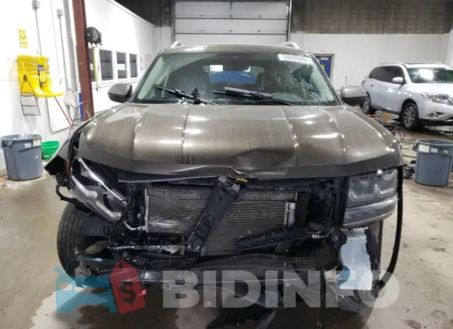 1V2MR2CA4KC570459 Photo# 5