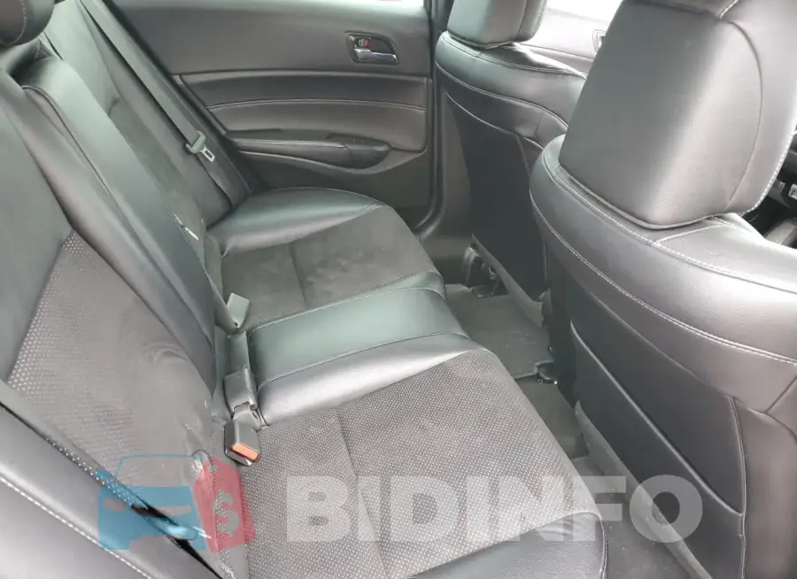 19UDE2F82JA002874 Photo# 10