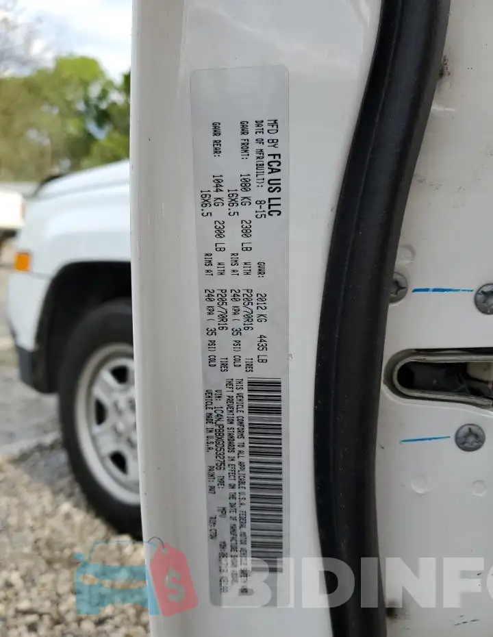1C4NJPBBXGD532756 Photo# 12