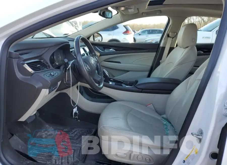 1G4ZR5SS3JU148612 Photo# 7