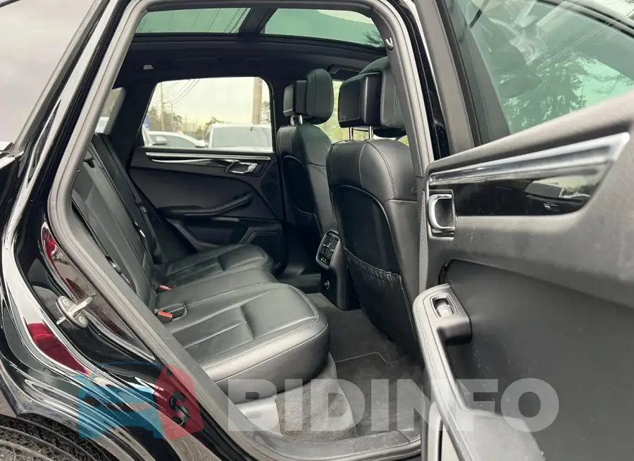 WP1AB2A50GLB47866 Photo# 6