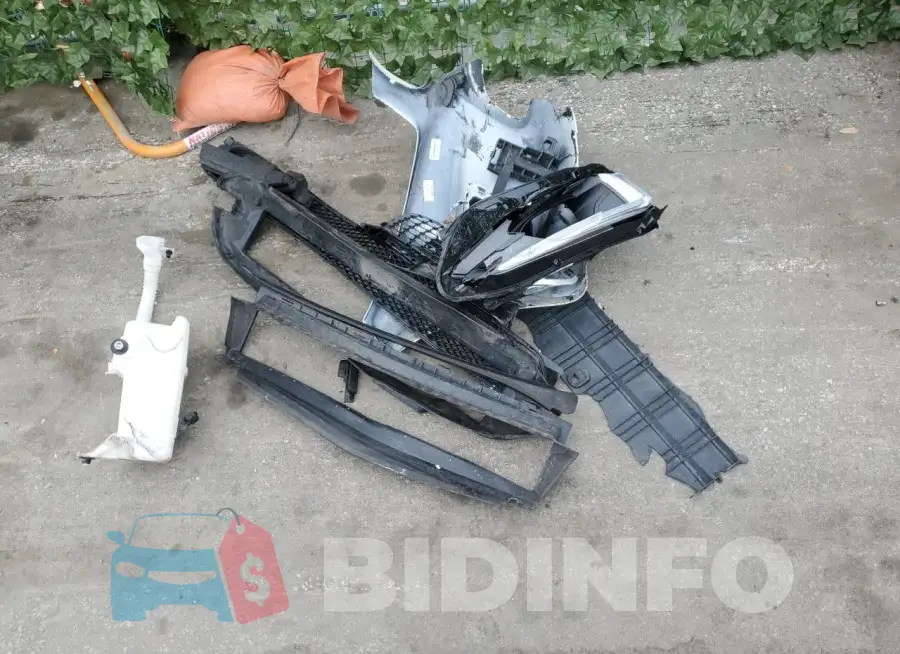 WDD3G4EB8KW002482 Photo# 12