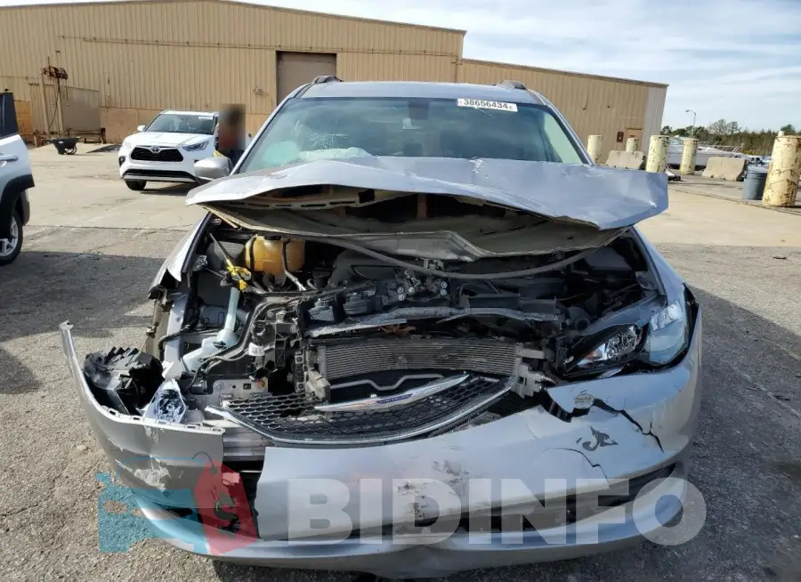 2C4RC1DG8LR156616 Photo# 5