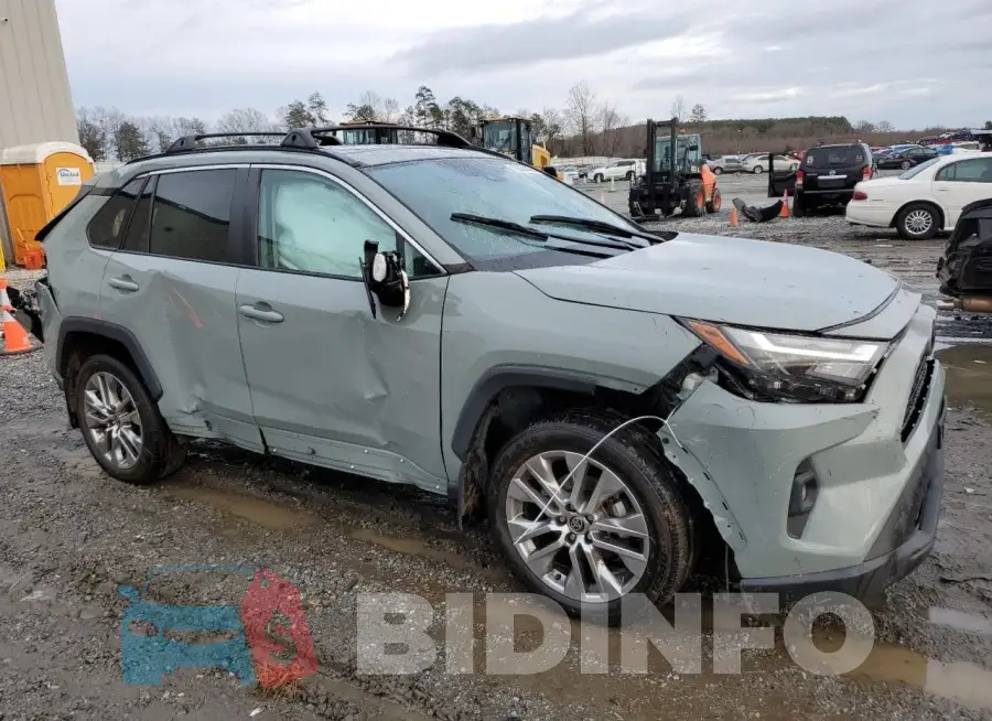 2T3C1RFV4NW198182 Photo# 4