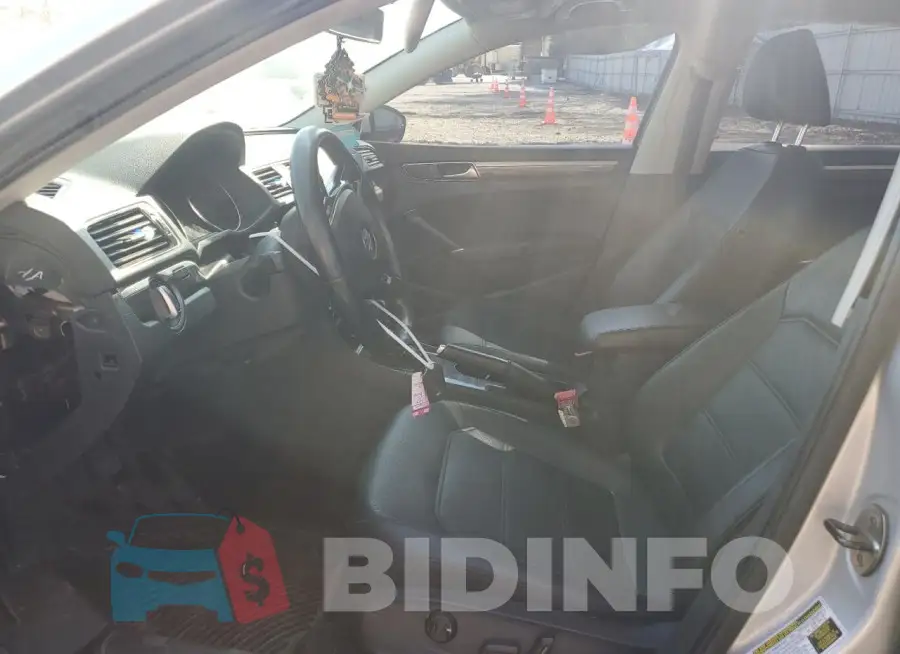 1VWBT7A3XHC024329 Photo# 7