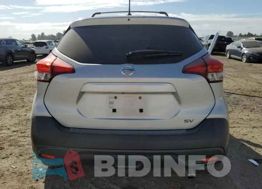 3N1CP5CU3KL541749 Photo# 6