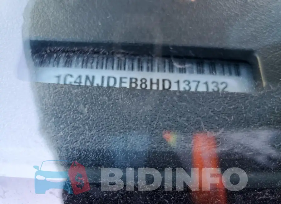 1C4NJDEB8HD137132 Photo# 13