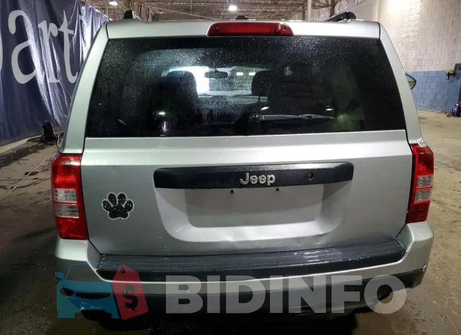 1C4NJPBA2GD815322 Photo# 6