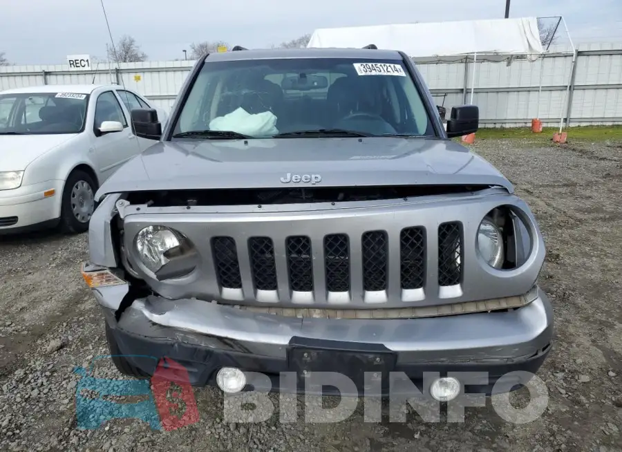 1C4NJPBB3GD741384 Photo# 5