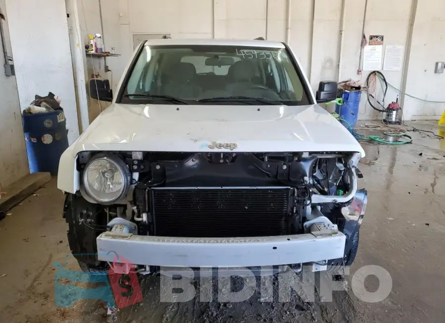 1C4NJPFB8FD343872 Photo# 5