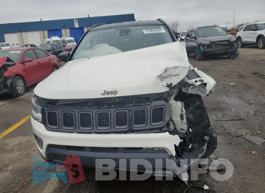 3C4NJDDB9LT150489 Photo# 5