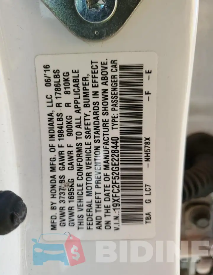 19XFC2F52GE228440 Photo# 13