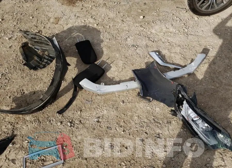 JA4AD2A37JZ052522 Photo# 13