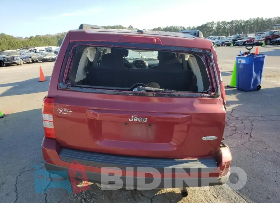 1C4NJPFB6GD601078 Photo# 6