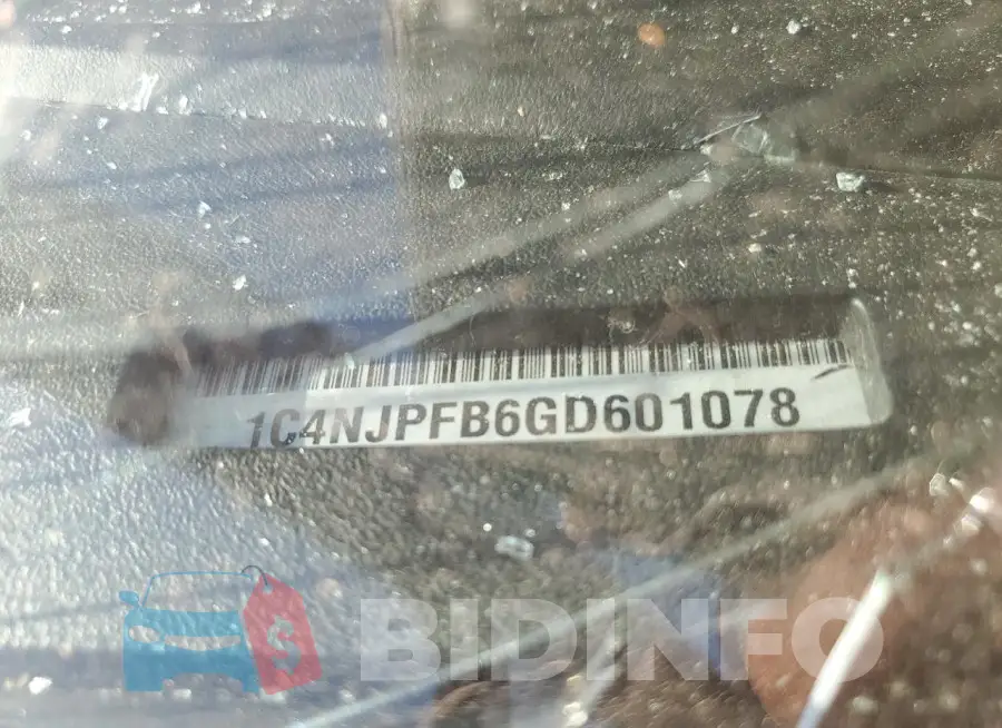 1C4NJPFB6GD601078 Photo# 12