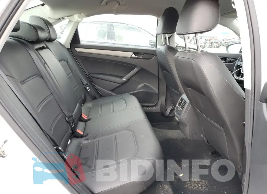 1VWSA7A32LC011704 Photo# 10