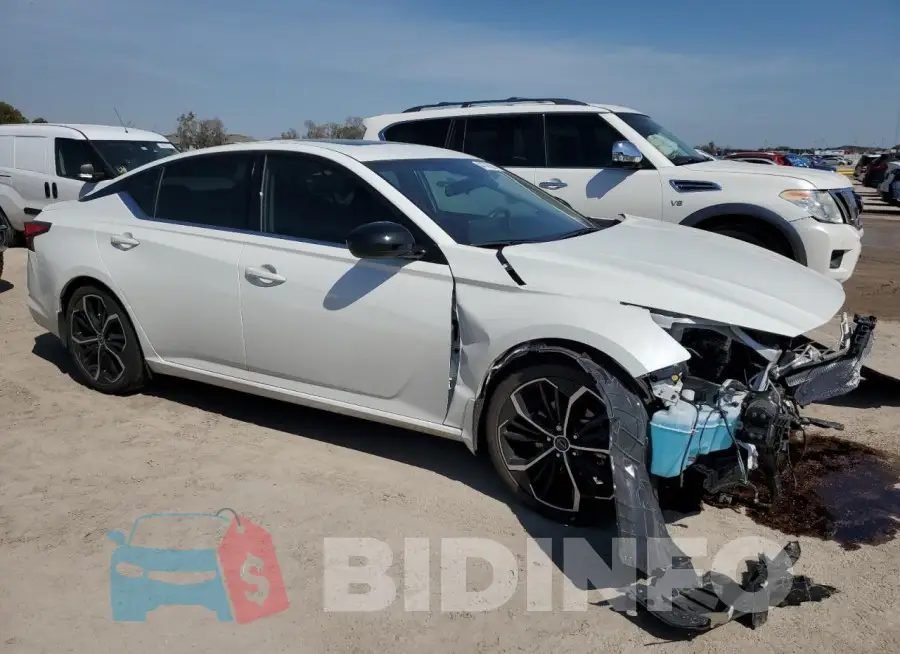 1N4BL4CV1PN303872 Photo# 4