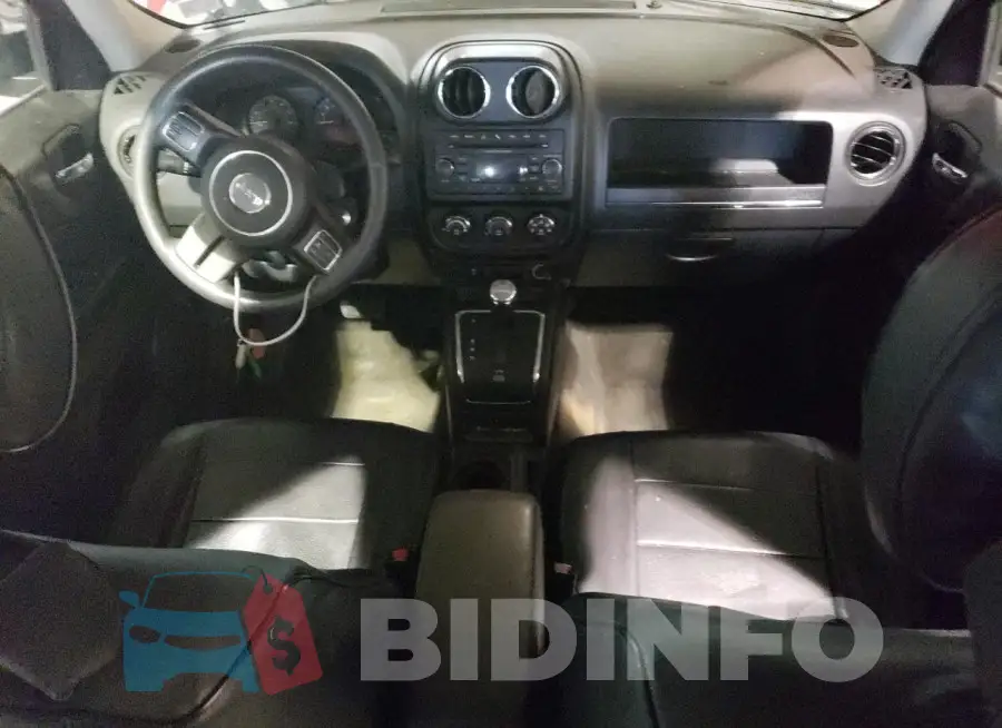 1C4NJPBB9GD656629 Photo# 8