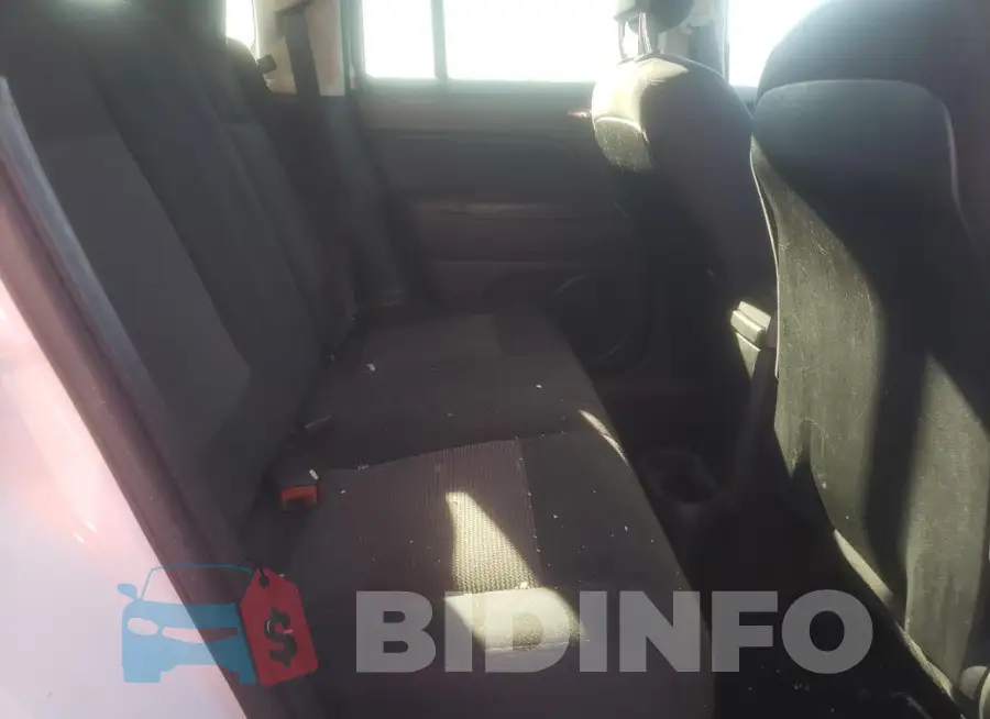 1C4NJRBB6FD317482 Photo# 11