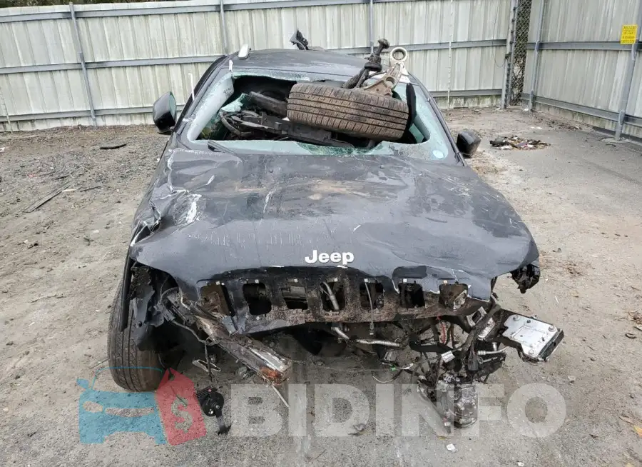 1C4PJLCB7KD148118 Photo# 5