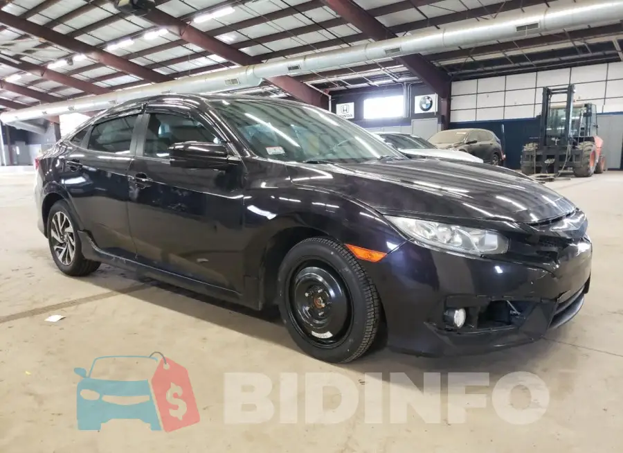 19XFC2F72JE201439 Photo# 4