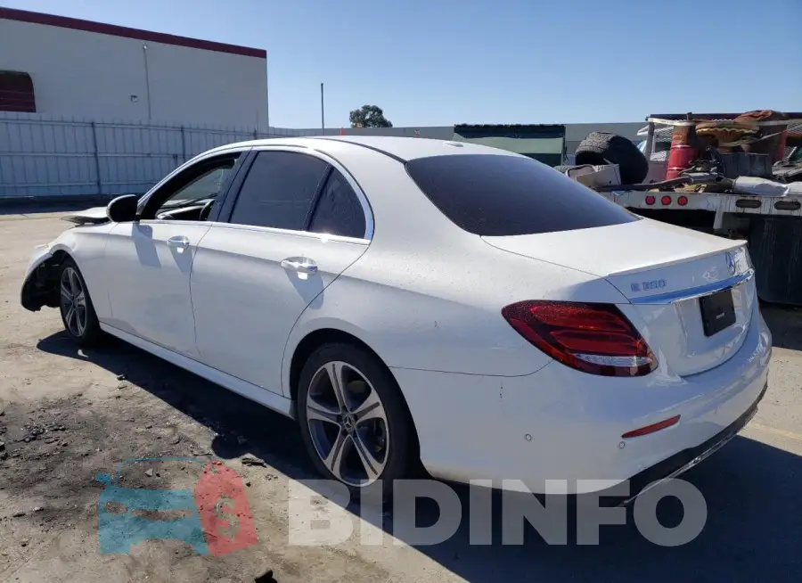 WDDZF4JB9JA442015 Photo# 2