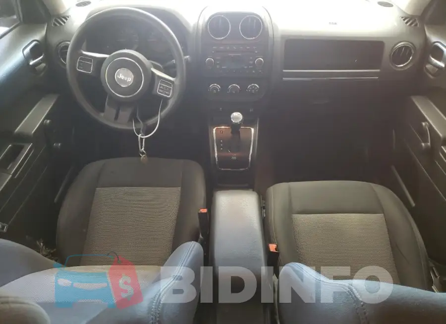 1C4NJPBB0GD576149 Photo# 8