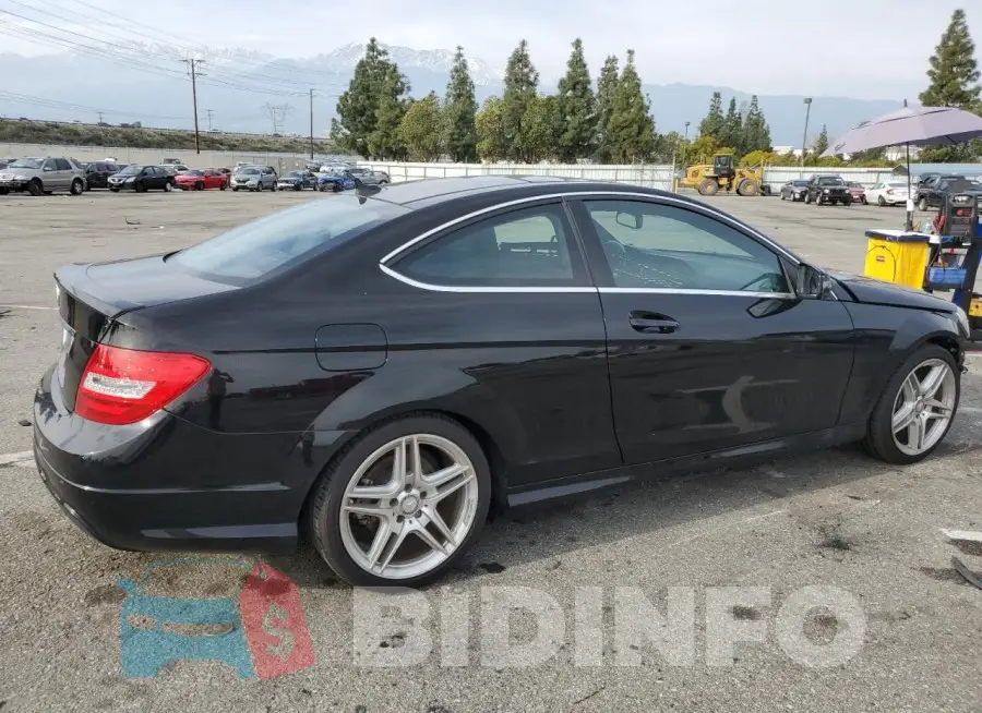 WDDGJ4HB4FG398232 Photo# 3