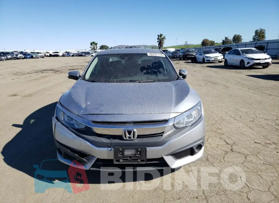19XFC2F84HE224014 Photo# 5